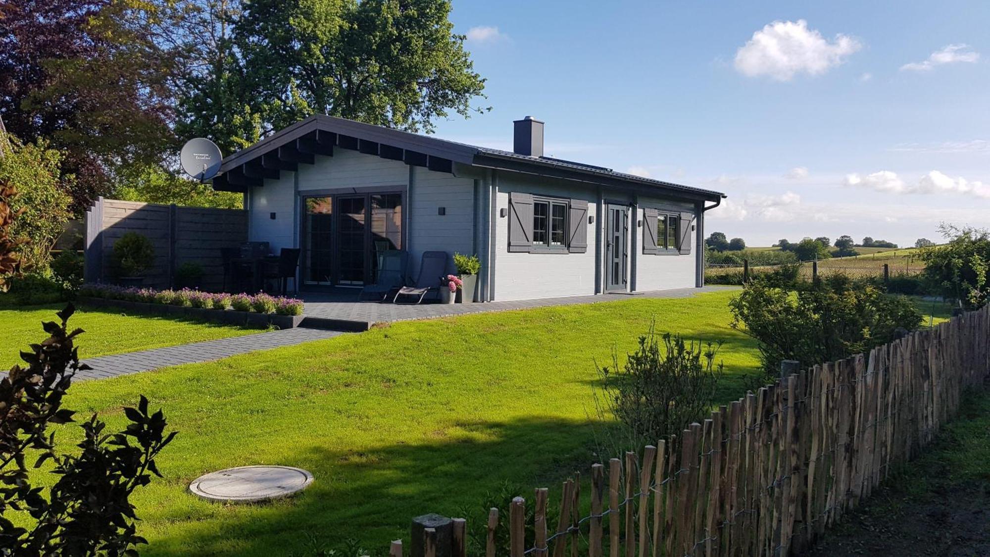 Martensrade Idyllisches-Blockbohlenhaus-Mit-Eigenem-Garten-Und-Sauna-Zum-Wohlfuehlen מראה חיצוני תמונה